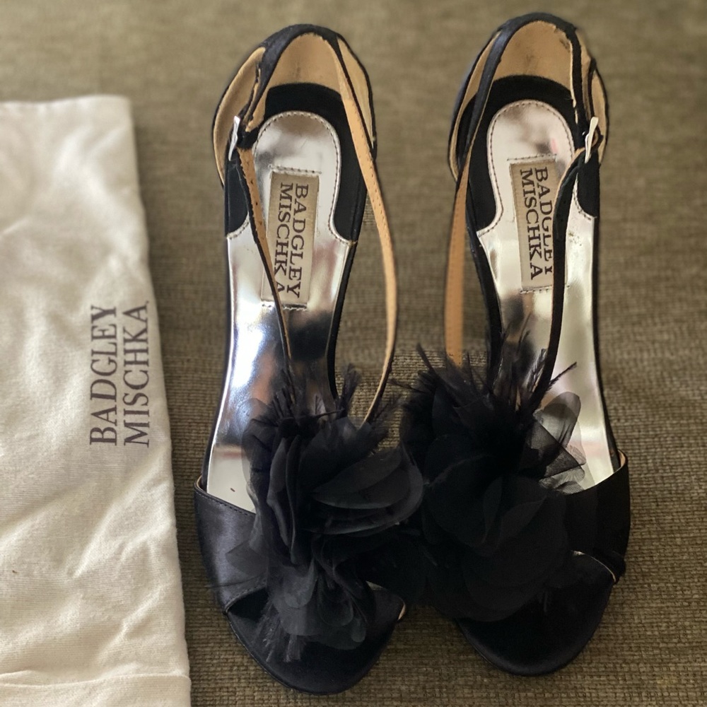 Badgley Mischka black heels size 6.